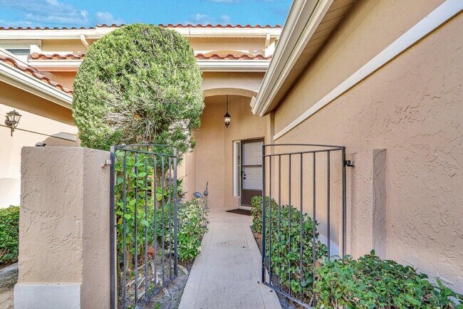 Photo - 858 Windermere Way