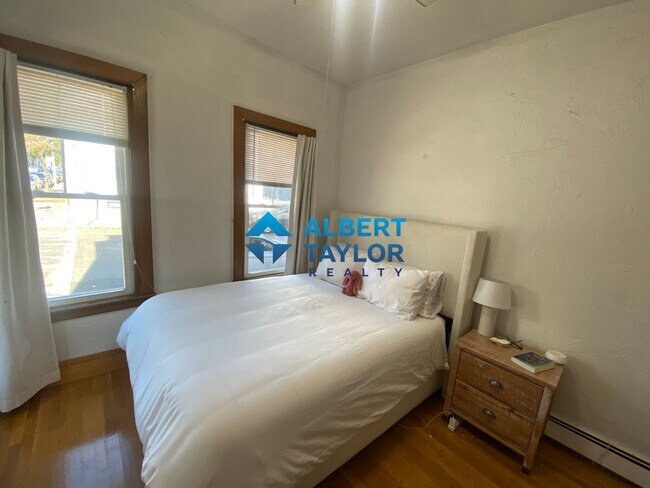 Photo - 677 E 7th St