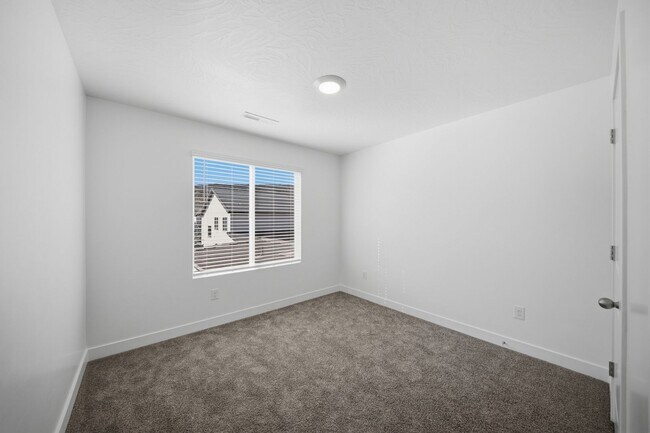 Photo - Extra Space, Extra Comfort! 5 Bedroom Home With Bonus Den in Long Valley!