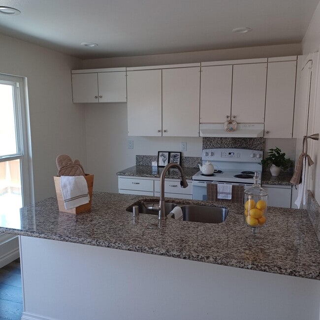 Photo - 4901 Heil Ave Unit Lg-1 Bedroom