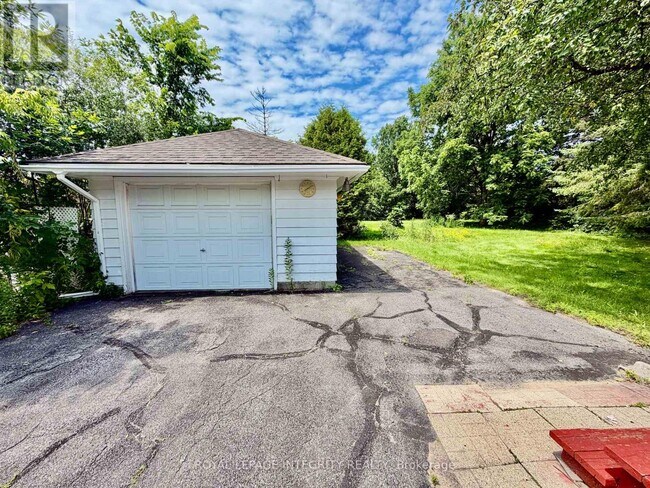 Photo - 1107 Falaise Rd