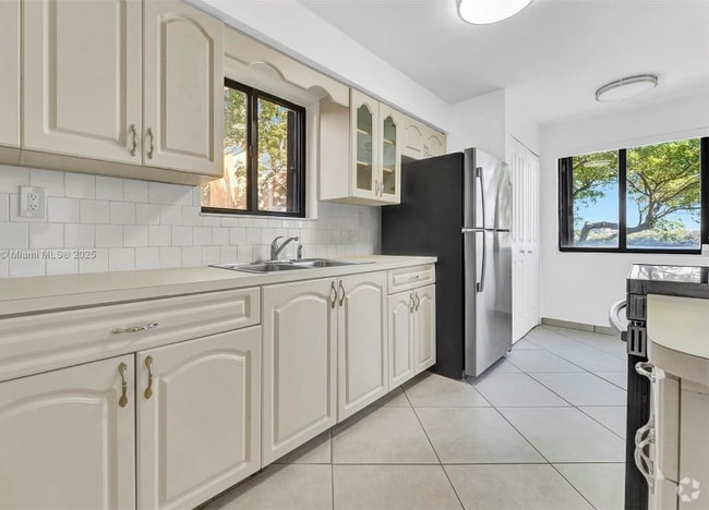 Building Photo - 15509 N Miami Lakeway Rental