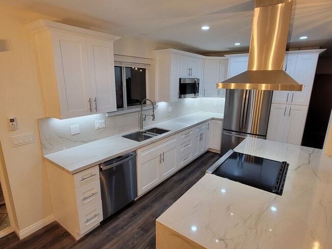Photo - 1743 Mackinnon Ave