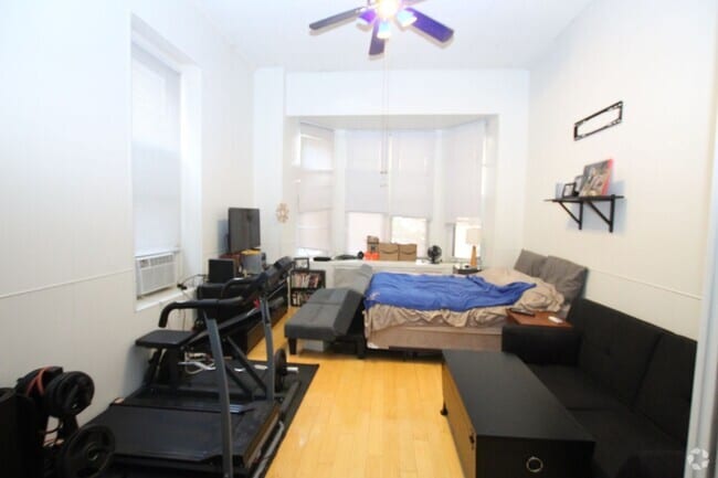 Building Photo - Beautiful Studio in Rittenhouse square. Unit 2R
