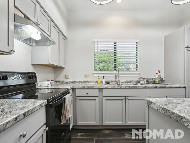 Photo - 1404 Norwalk Ln