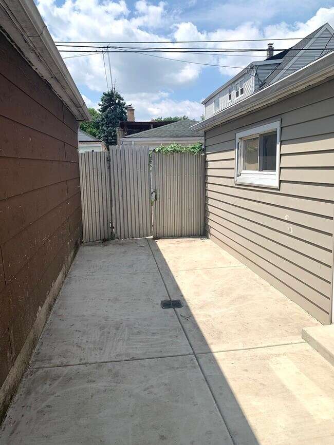 Photo - 2208 N Lorel Ave
