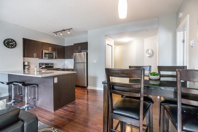 Photo - 10152-10104 104 St NW