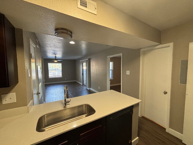 Photo - 1400 Clarewood Dr Unit b3