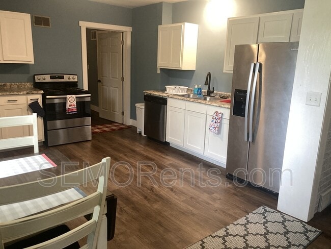 Photo - 1524 Bessie St