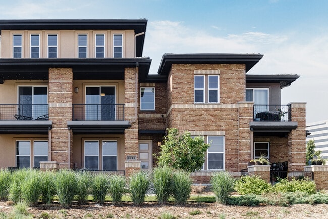 Building Photo - 8920 E Caley Way