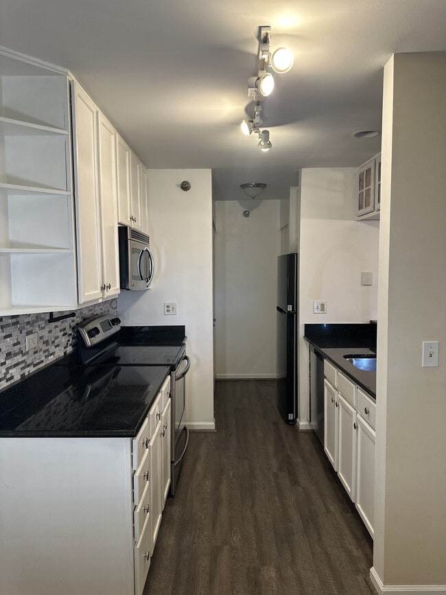 Photo - 214 Glengarry Dr