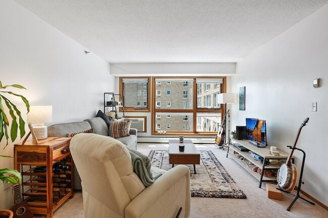 Photo - 433 S 7th St