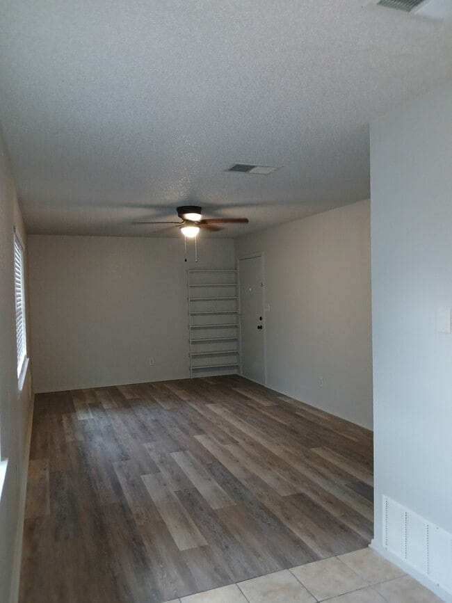 Photo - 2911 Featherston Avenue