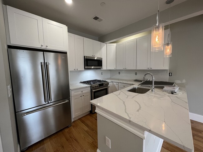 Building Photo - 67 Pearl St Unit #2 Rental