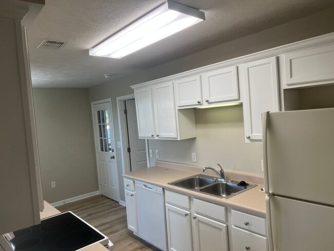 Photo - 3 Bed 2 Bath Home