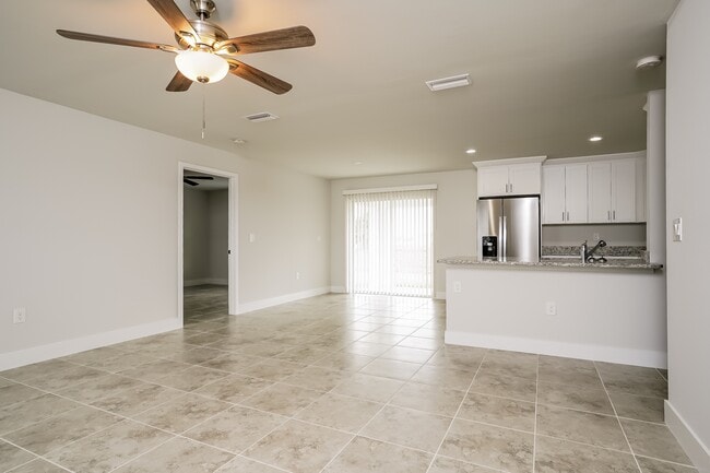 Photo - 1077 Capri Cir