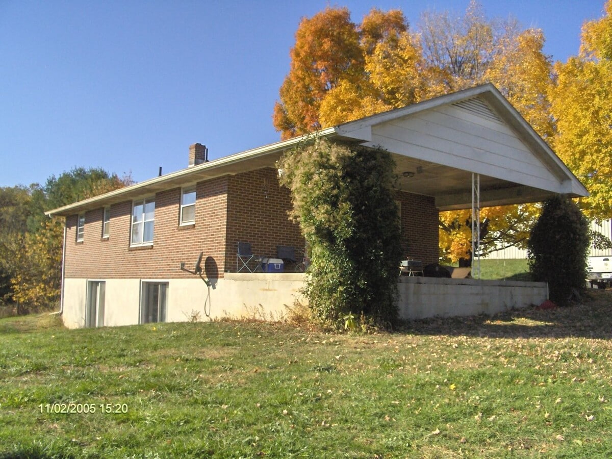 Photo - 2925 Roanoke St