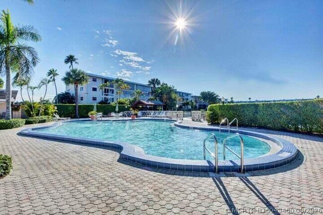 2616 Garden Dr N Unit 204