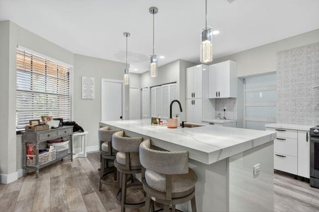 Photo - 11910 Glenmore Dr