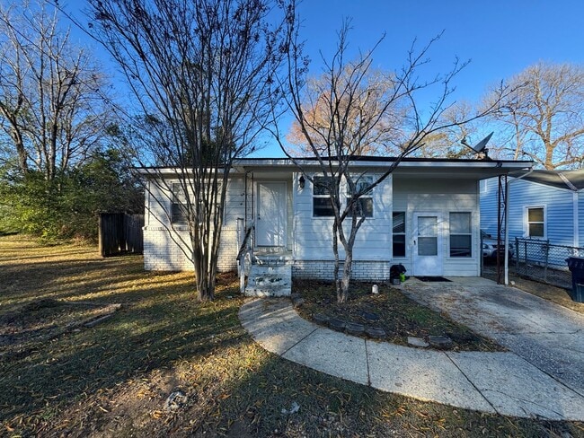 Building Photo - 2810 18th Ave