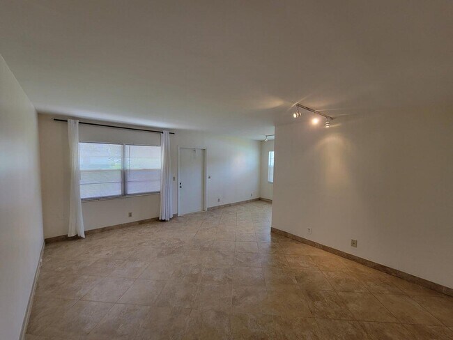 Photo - 337 Mansfield I