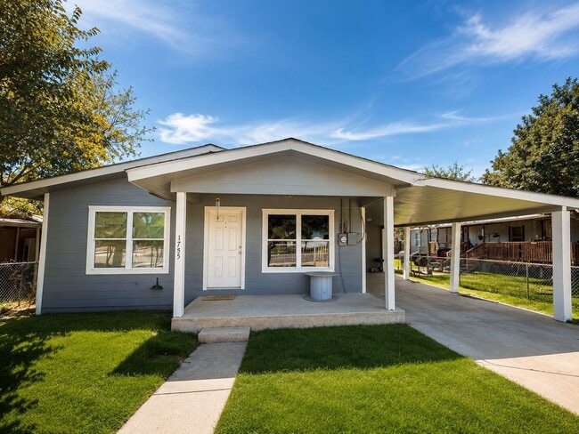 Building Photo - 1755 N 7th Ave