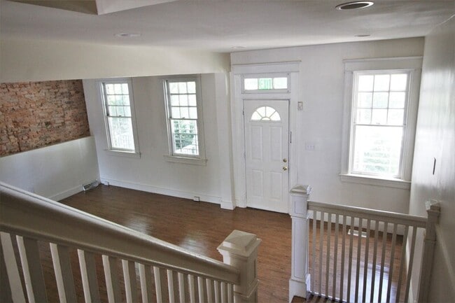 Photo - 302 E University Pkwy