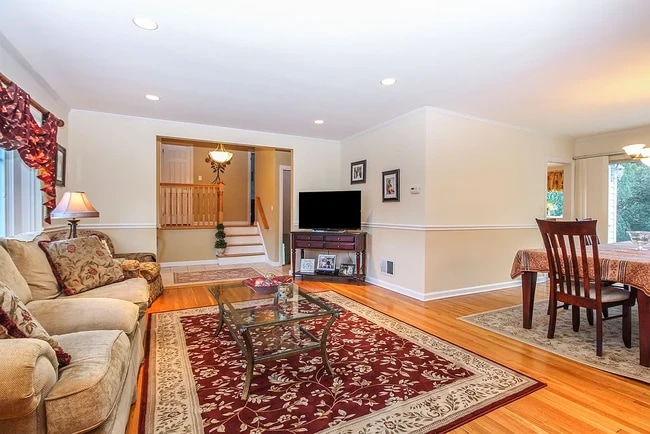 21 Maplemoor Ln