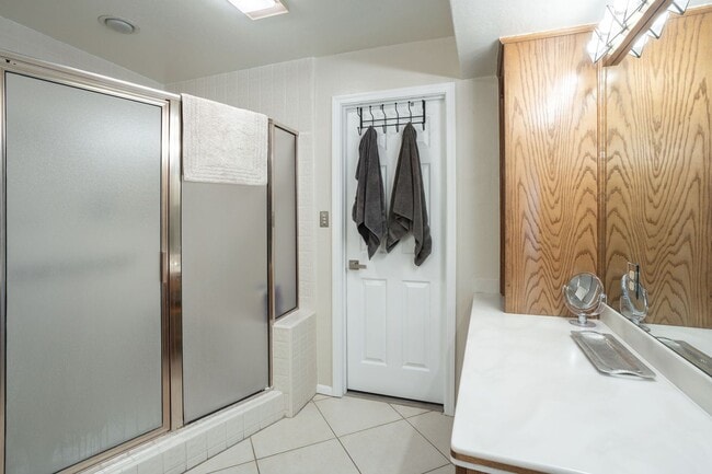 5200 S Lakeshore Dr