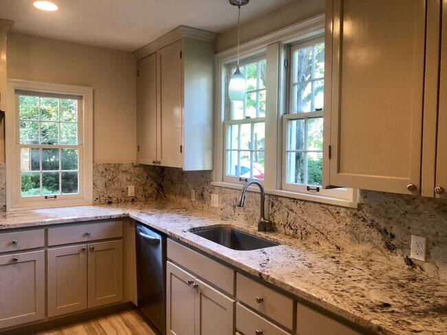 Photo - Stunning Midtown Home In Highly Desirable Bren Rose!