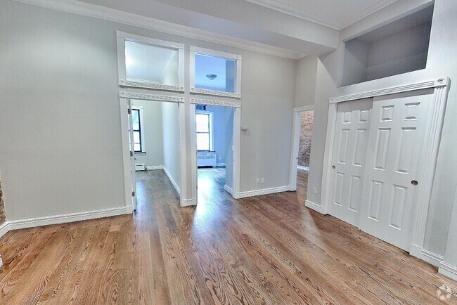 Building Photo - 138 E 16th St Rental