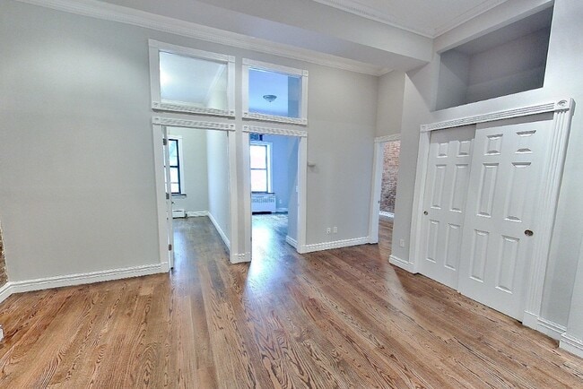 Photo - 138 E 16th St Apartamento Unidad 5B