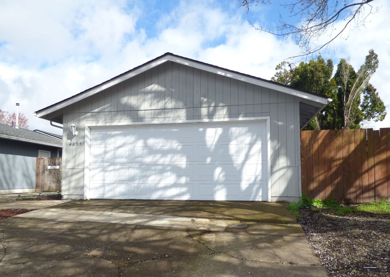 3 bed 1 bath Home in Southeast Salem - 3 bed 1 bath Home in Southeast Salem