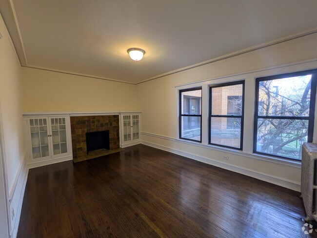 Building Photo - 2423 N Spaulding Ave Unit 2424-1N Rental