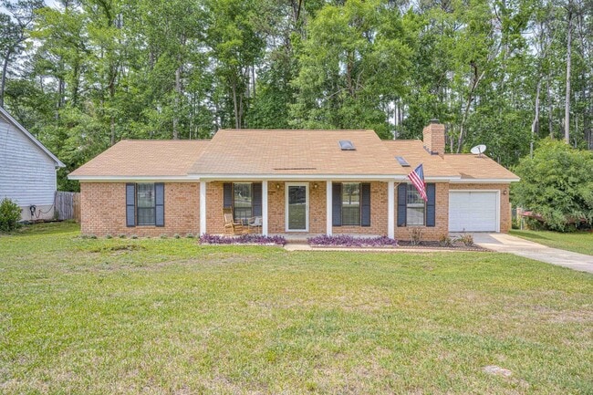 Building Photo - 323 Forest Ct
