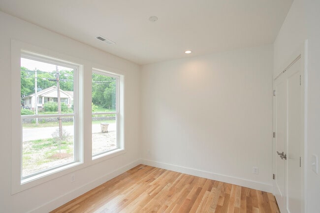 Photo - 230 Lanier Dr