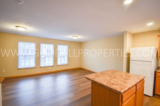 Photo - 2 Bedroom, 2 1/2 Bath Townhome in Urbandale