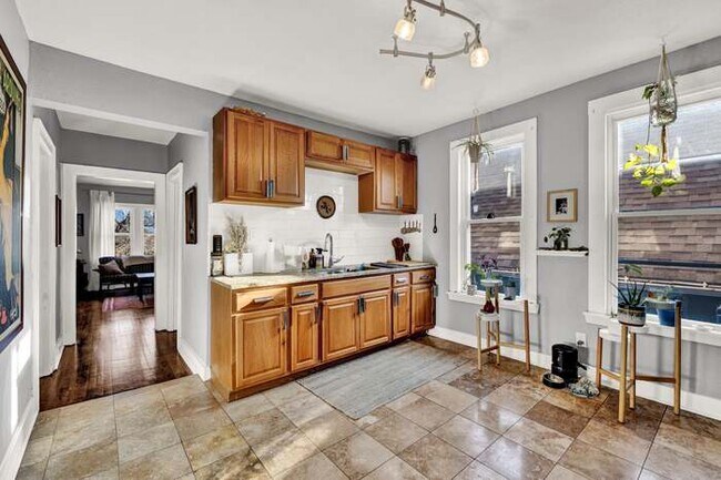 Photo - 2823 S Clement Ave Unidad Upper