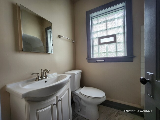 Photo - 1056 S Mason Ave Unit 1