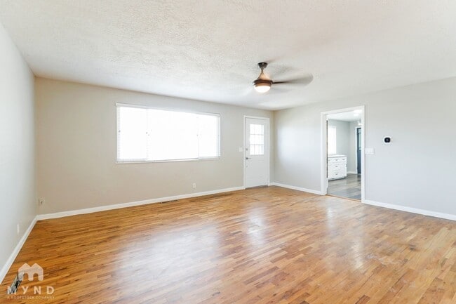 Photo - 381 Marquette Dr