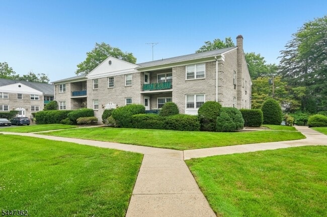135 S Maple Ave
