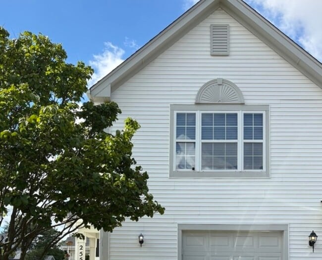 Building Photo - 2552 Dickens Dr Rental