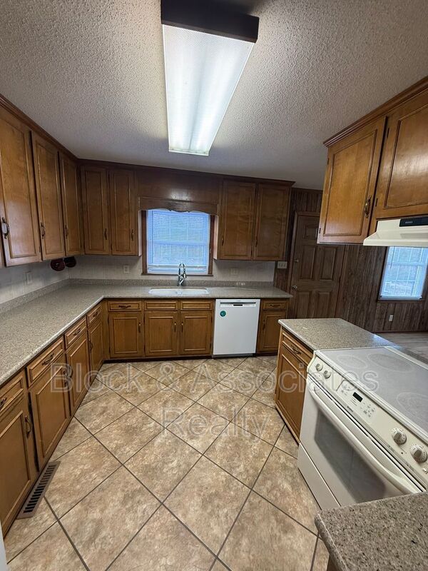 Photo - 161 Cresent Dr