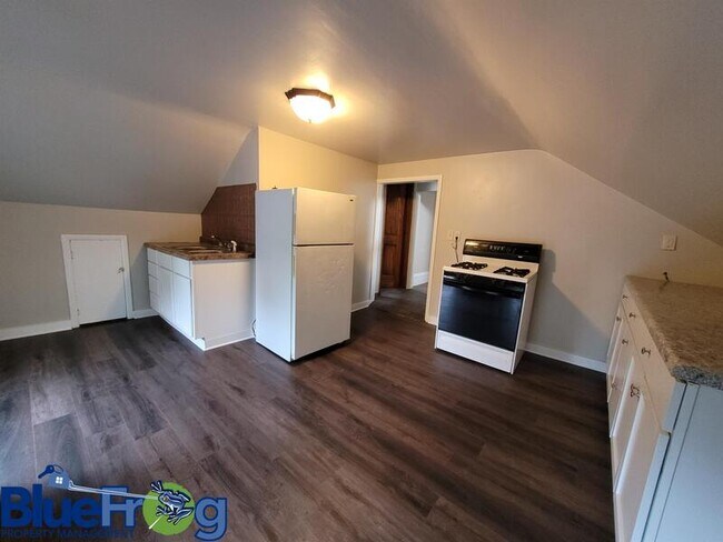 Photo - 107 W 11th Ave