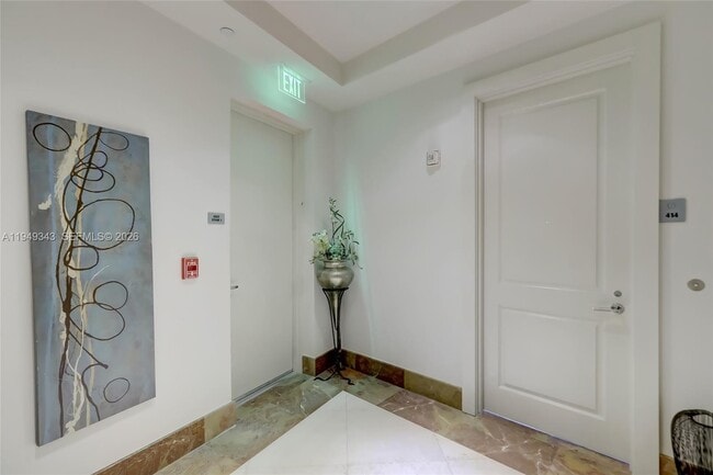 Photo - 1 N Ocean Blvd Unidad 414