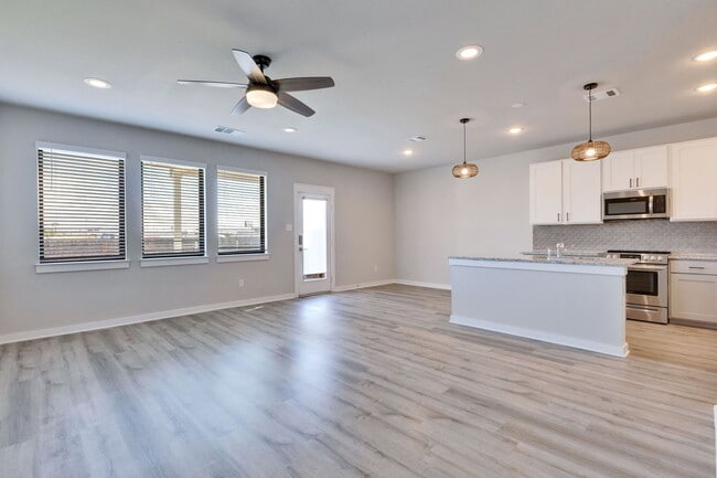 Photo - 253 Fieldwood Dr Unit C