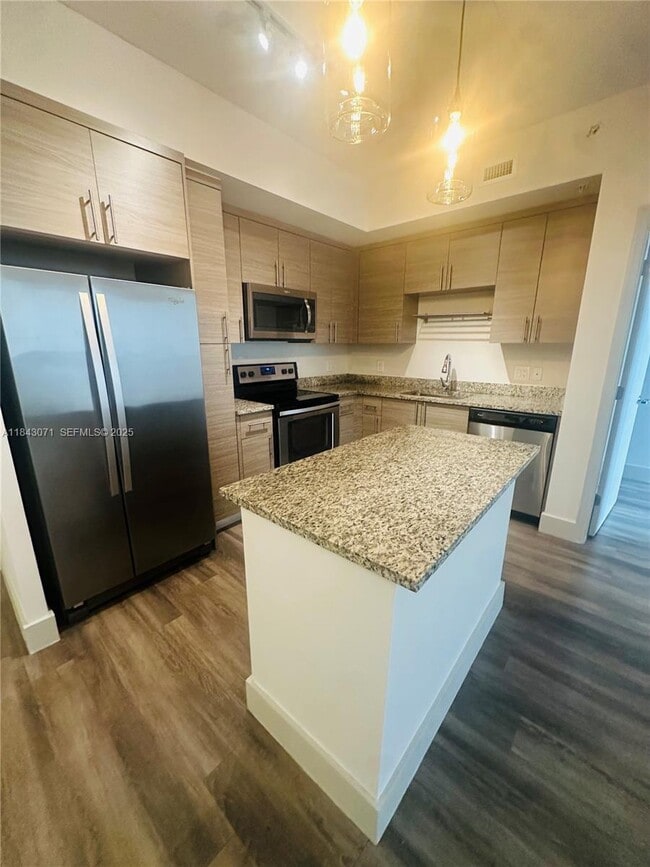 Photo - 817 SE 2nd Ave Unit 417