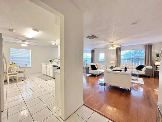 Photo - 8223 Golf Green Cir