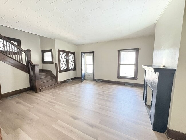 303 Hillwood Dr