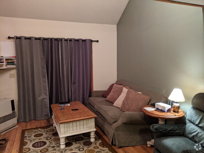 Building Photo - 12 Streamside Rd Rental